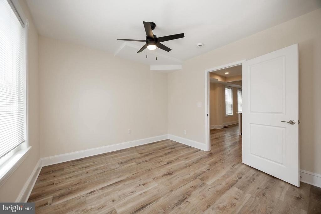 325 W Barnard Street W - Photo 29