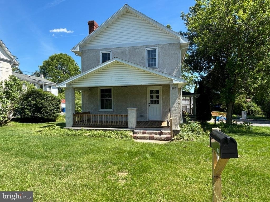 888 Walnut Street - Photo 0