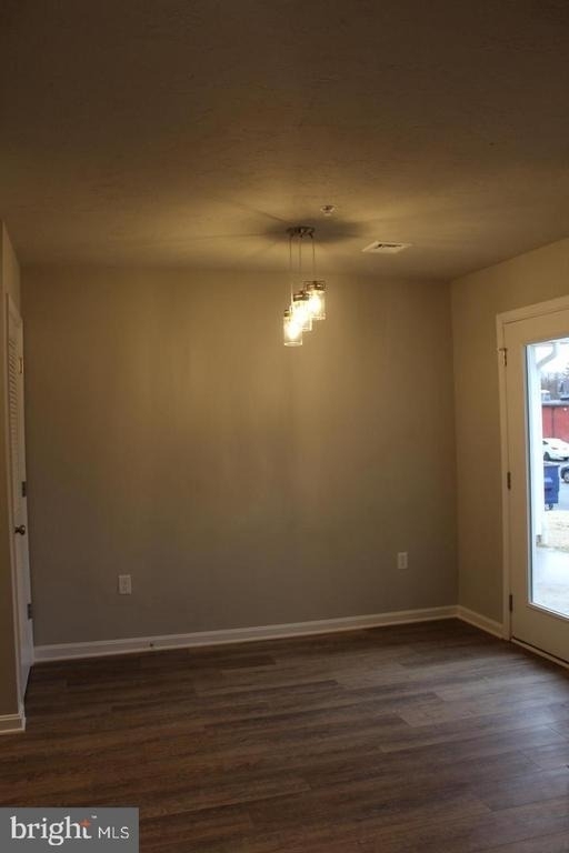 644 N College Street - Photo 2