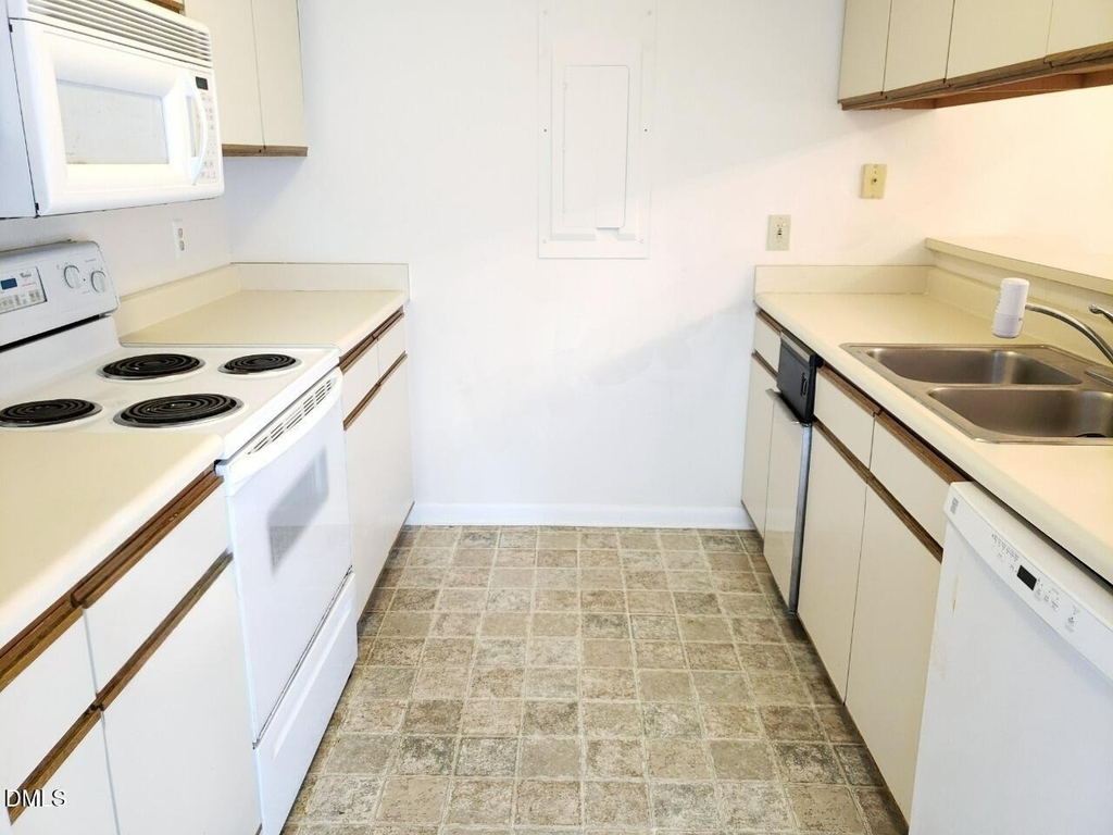 143 Brookberry Circle - Photo 3