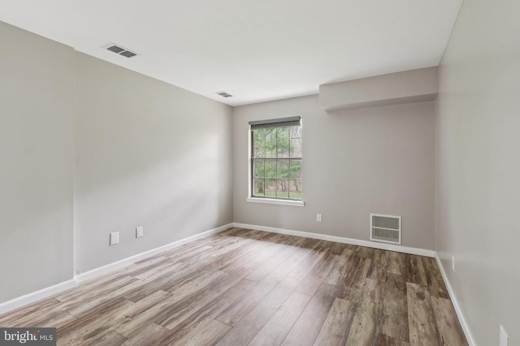 165 Wyndham Place - Photo 19