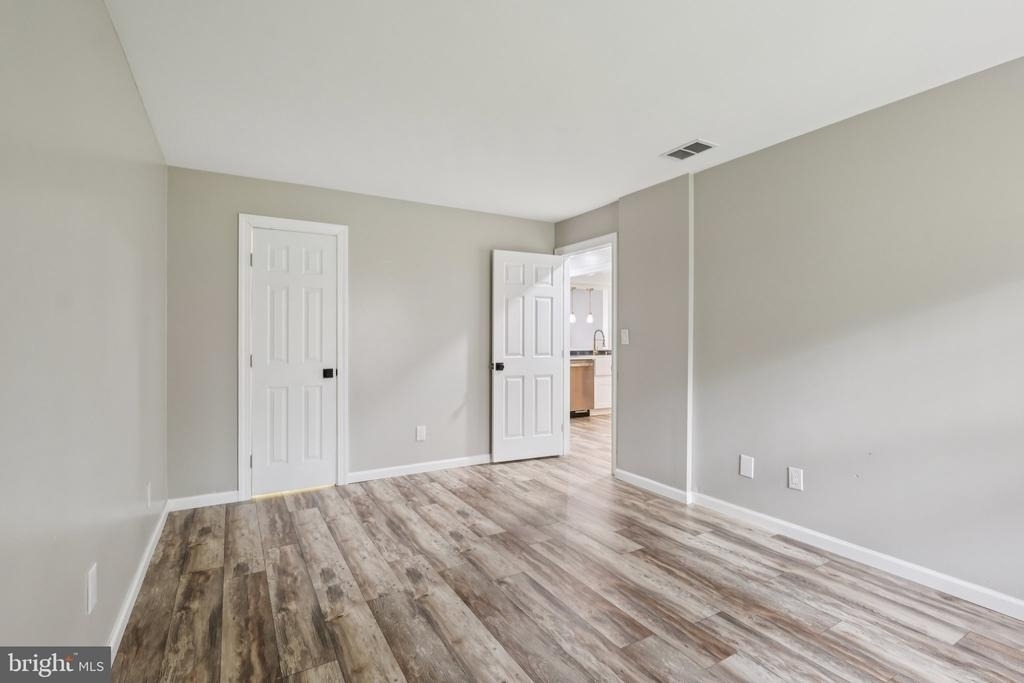 165 Wyndham Place - Photo 18