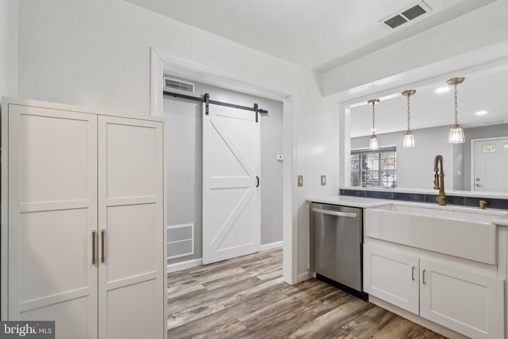 165 Wyndham Place - Photo 11