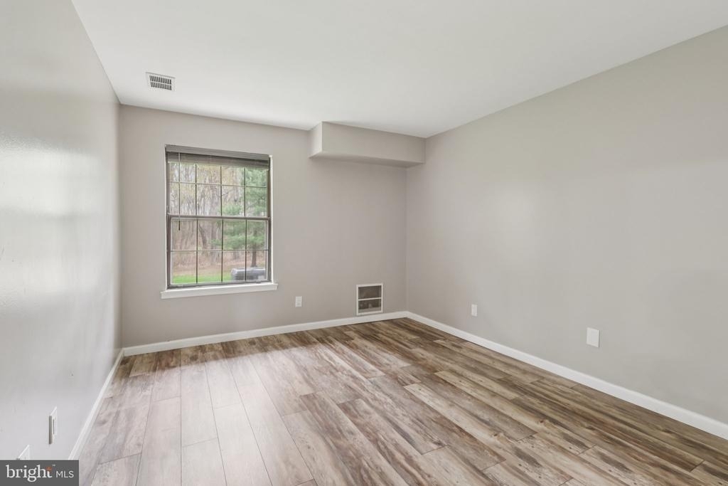 165 Wyndham Place - Photo 20