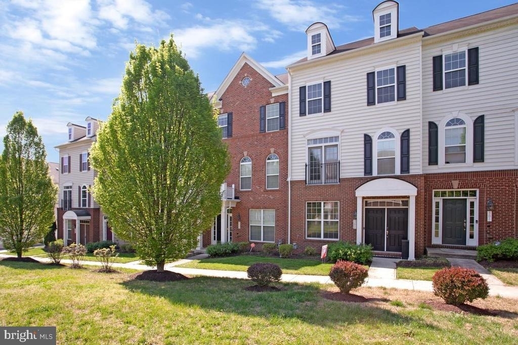 505 Jurgensen Pl - Photo 0