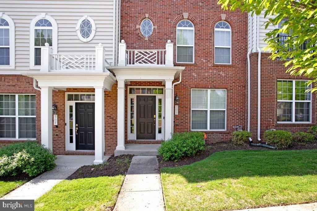505 Jurgensen Pl - Photo 2