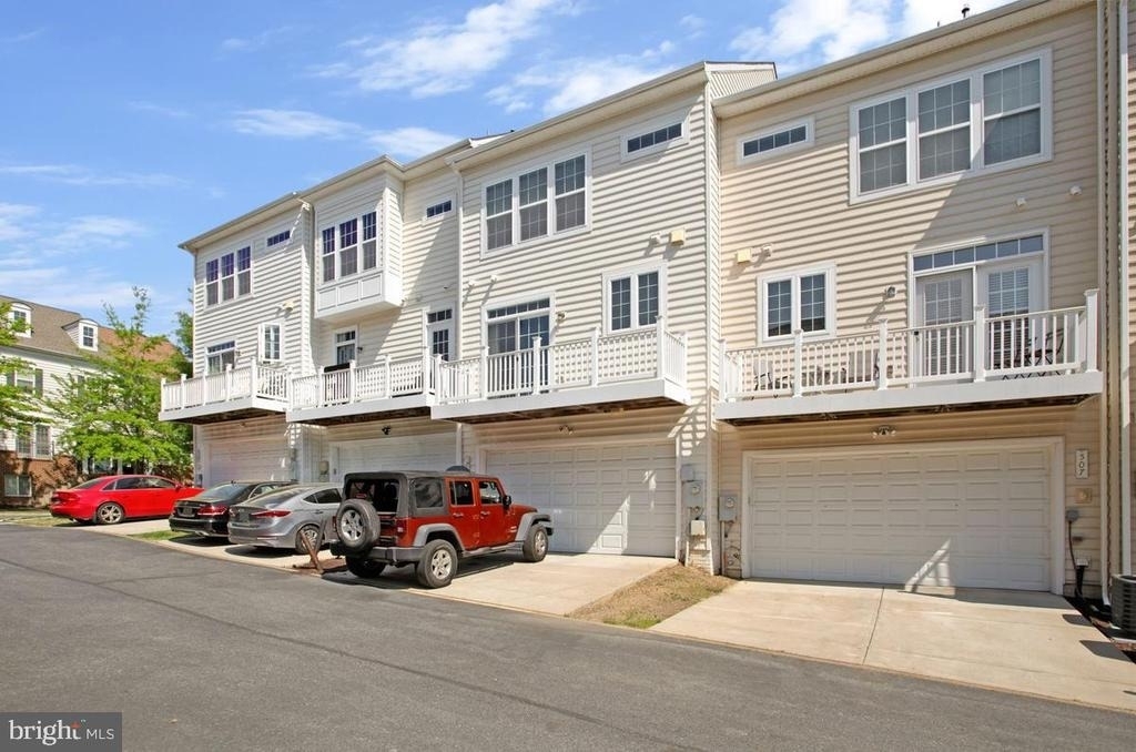 505 Jurgensen Pl - Photo 1