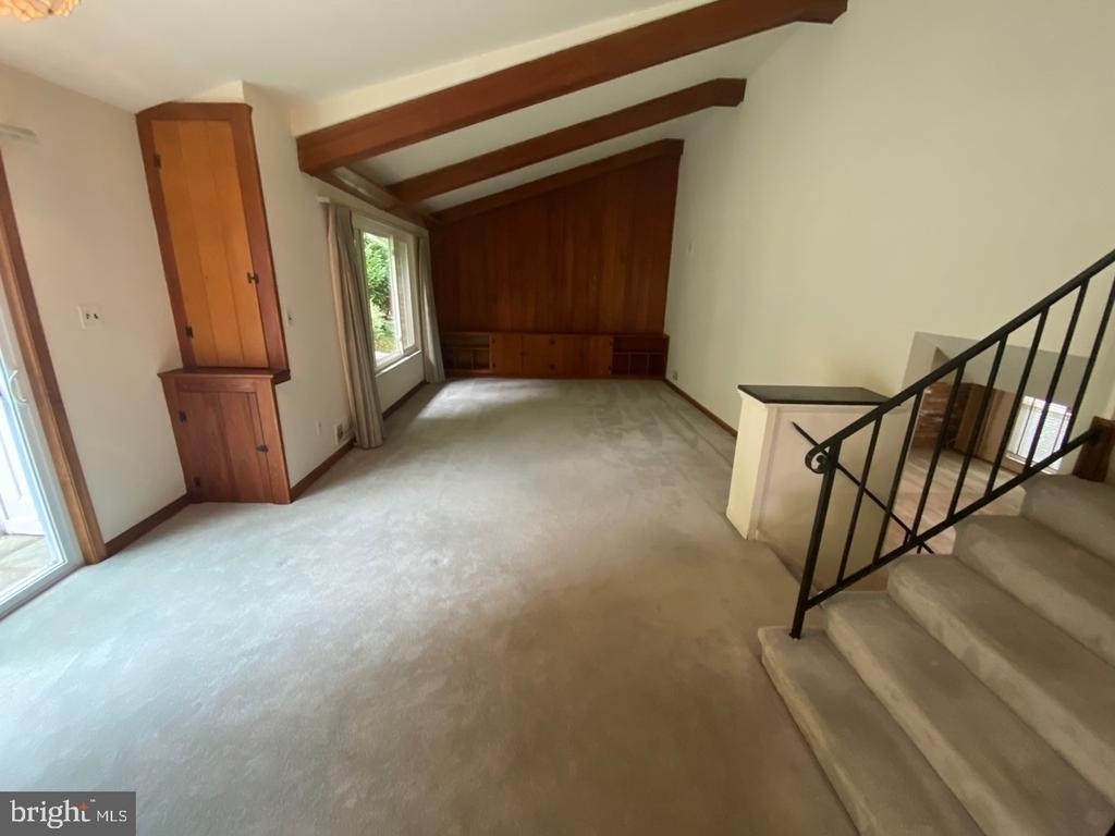 6411 E Halbert Road - Photo 4