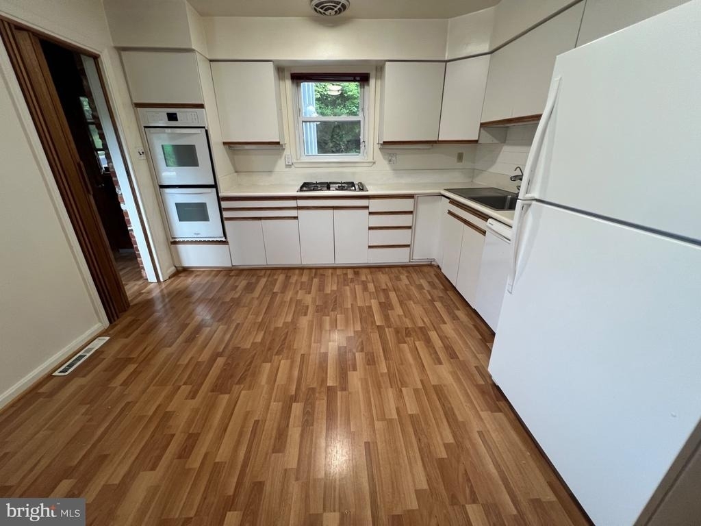 6411 E Halbert Road - Photo 3