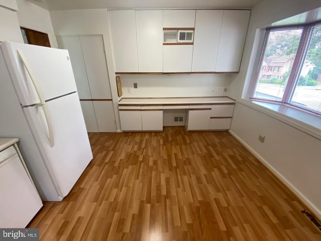 6411 E Halbert Road - Photo 2