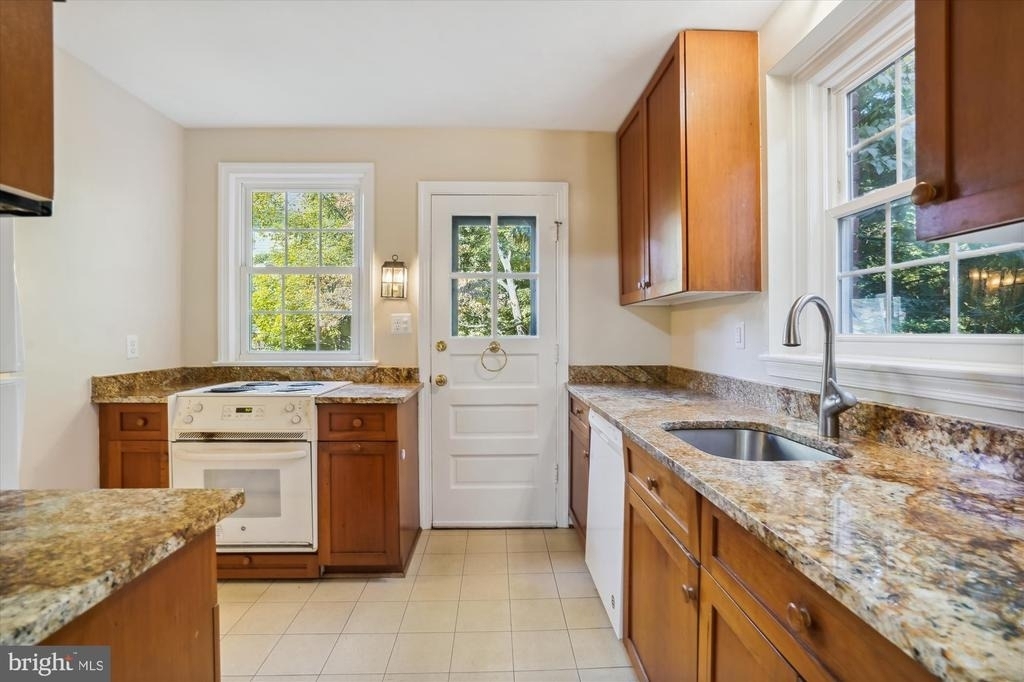 5212 Augusta Street - Photo 2