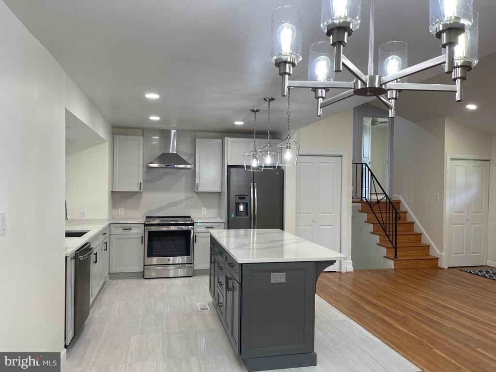 9913 Pomona Drive - Photo 3