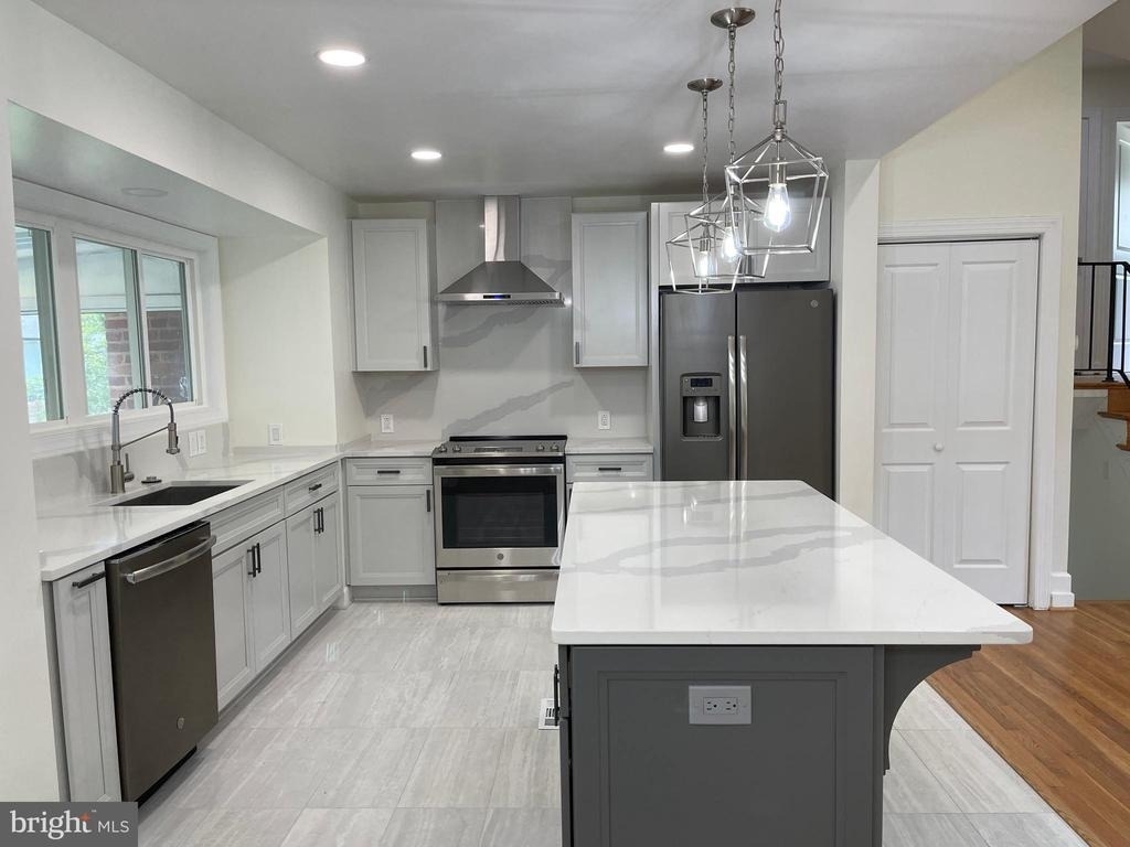 9913 Pomona Drive - Photo 4