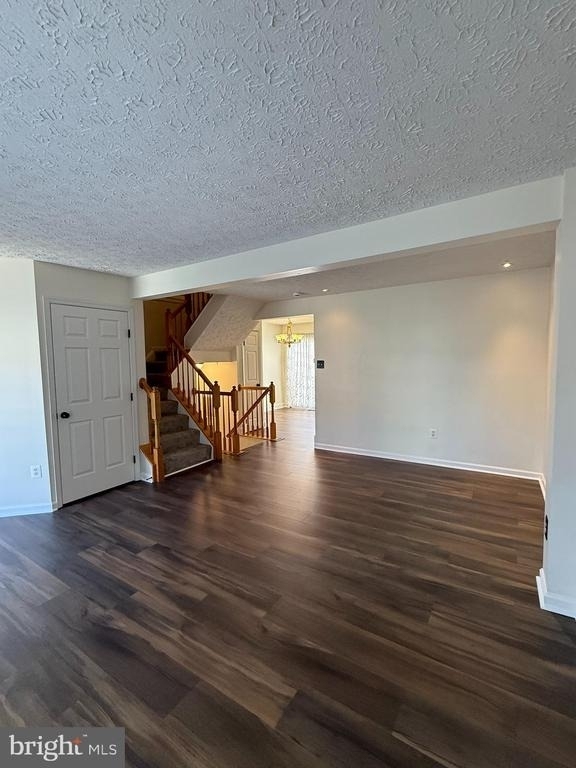 1064 Jeanett Way - Photo 2