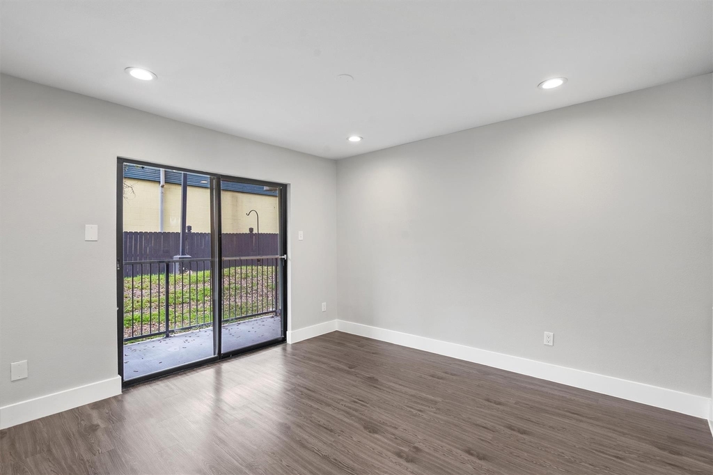 935 La Posada Dr - Photo 11