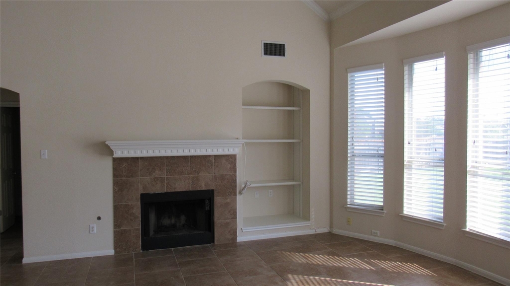 2033 Creole Dr - Photo 4