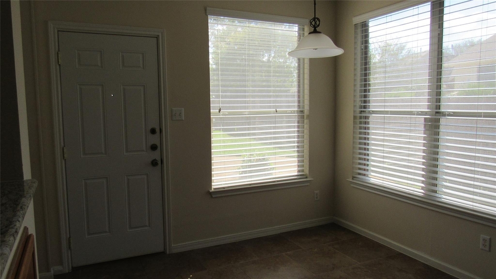 2033 Creole Dr - Photo 6
