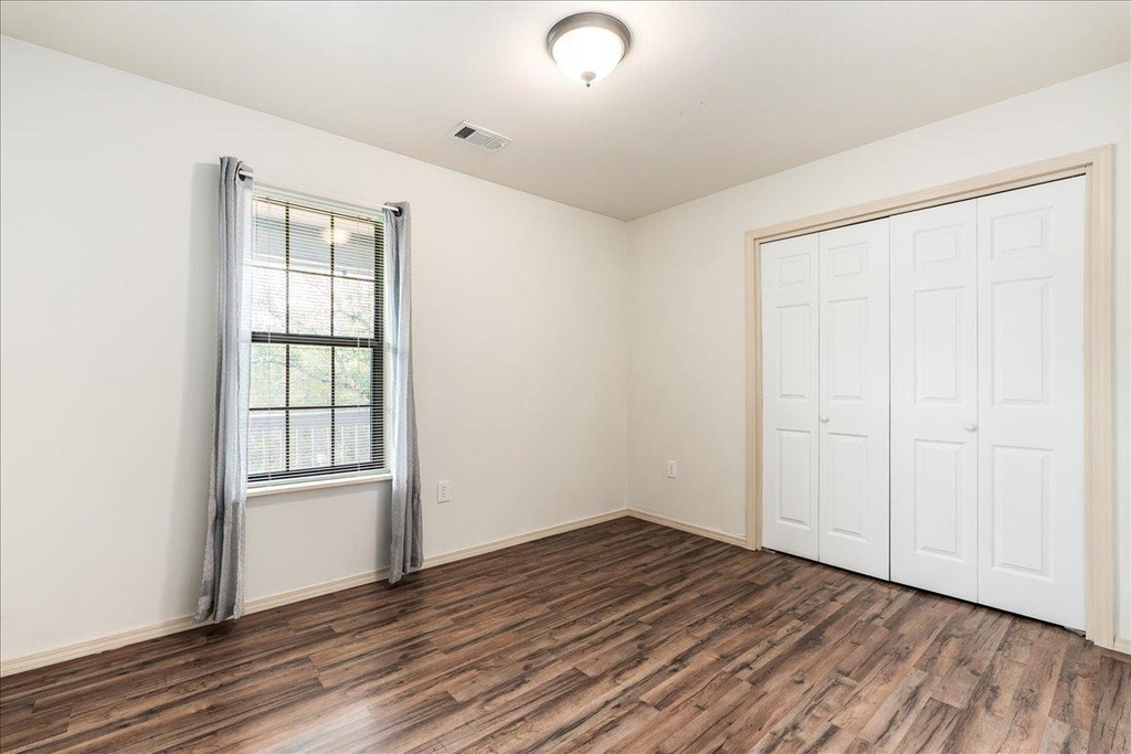 408 Breezing Ln - Photo 18