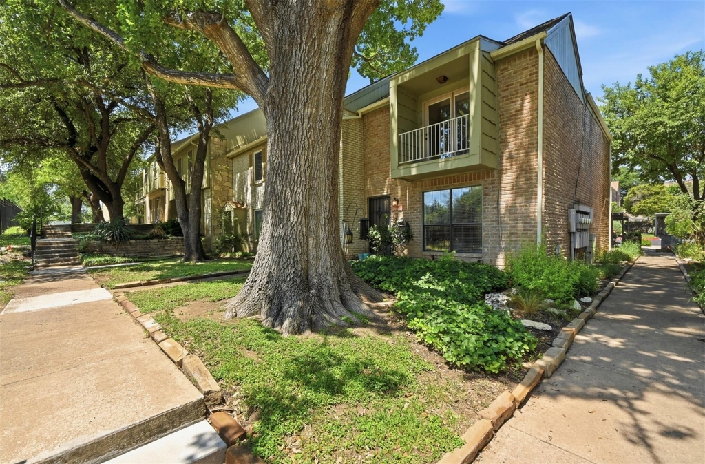 9009 N Plaza Dr - Photo 2