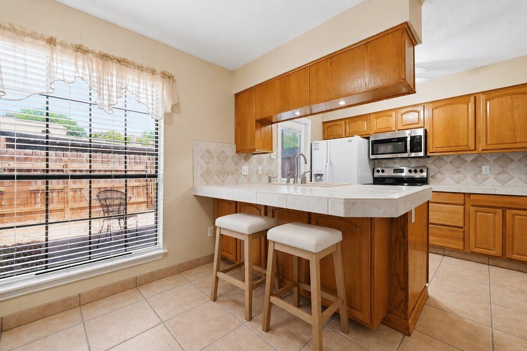 9009 N Plaza Dr - Photo 9