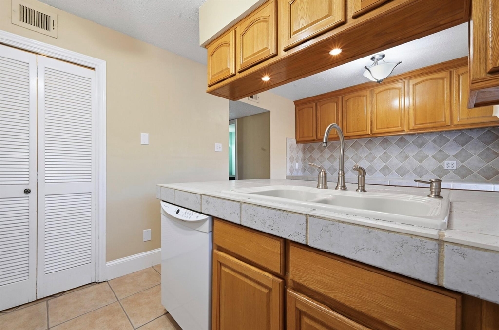 9009 N Plaza Dr - Photo 14