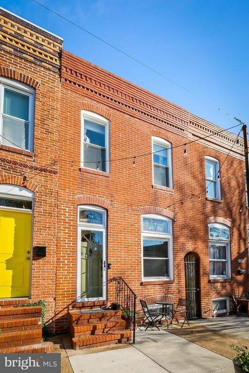 719 S Montford Avenue - Photo 1