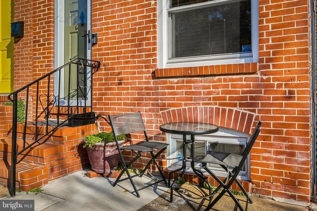 719 S Montford Avenue - Photo 2
