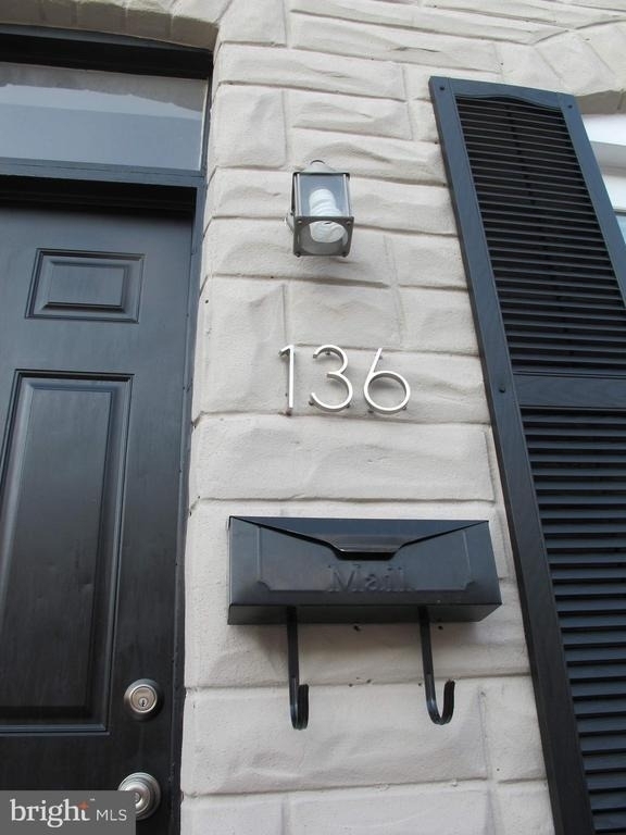 136 N Curley Street - Photo 0