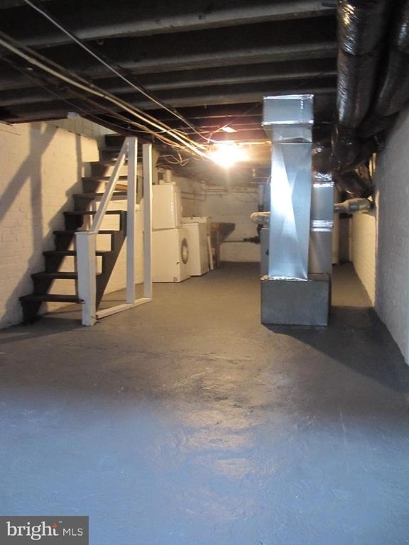 136 N Curley Street - Photo 3