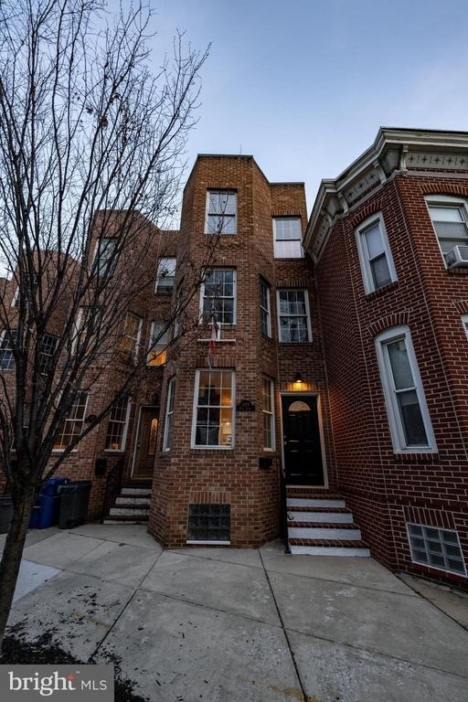 1119 Race Street - Photo 1