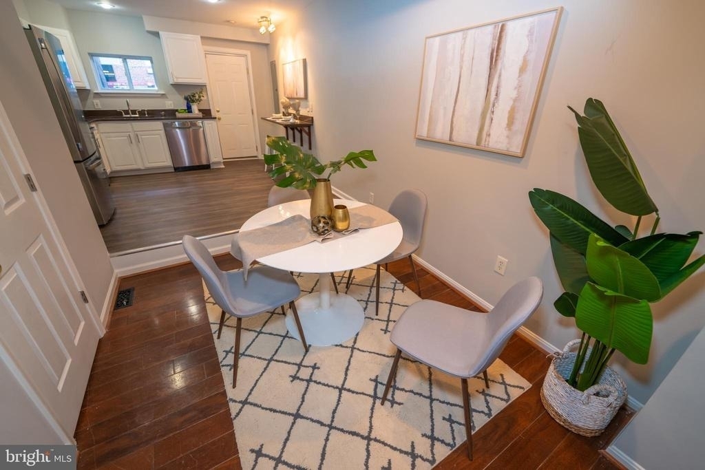 1119 Race Street - Photo 3