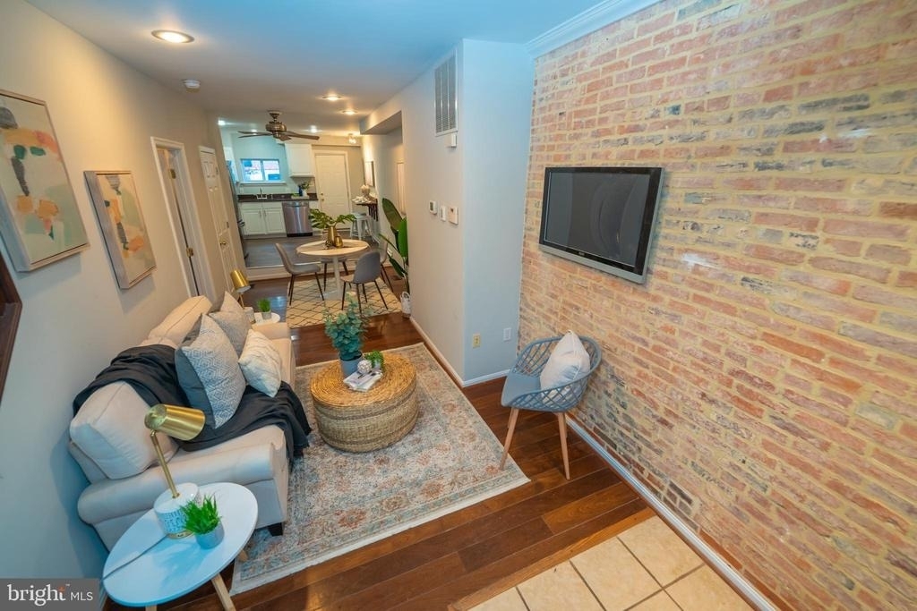 1119 Race Street - Photo 2