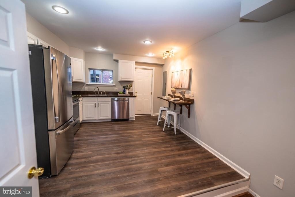 1119 Race Street - Photo 6
