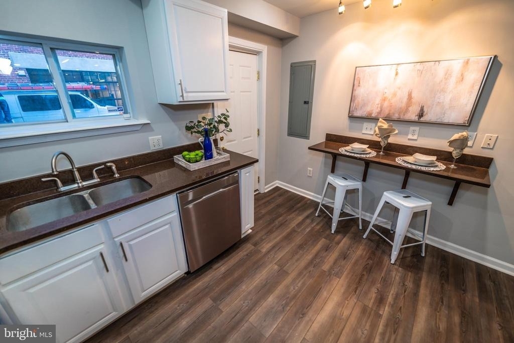 1119 Race Street - Photo 10