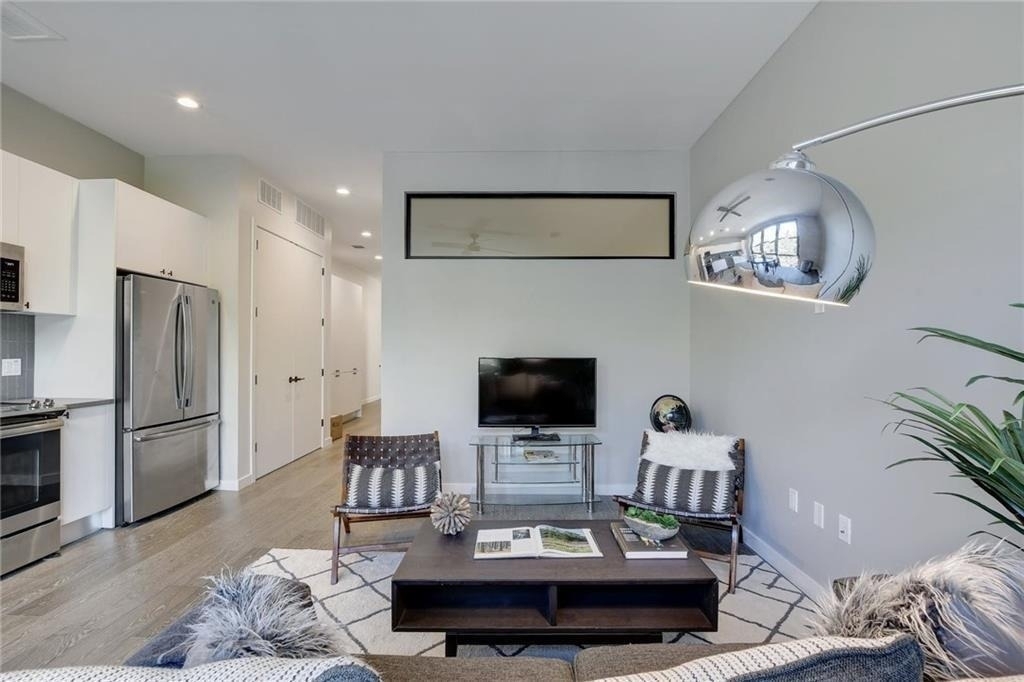 800 Embassy Dr - Photo 2