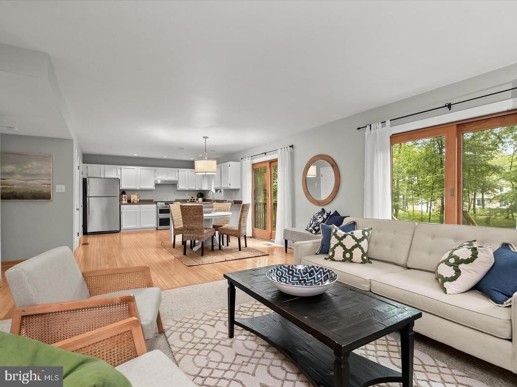 285 Michener Court E - Photo 3