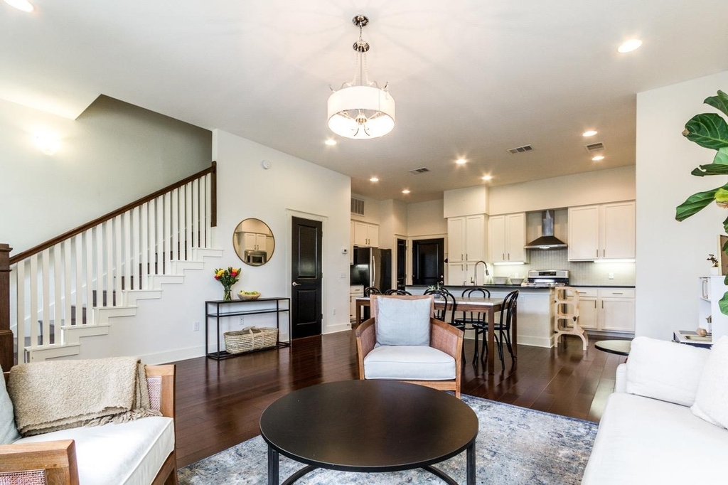 2520 Bluebonnet Ln - Photo 4