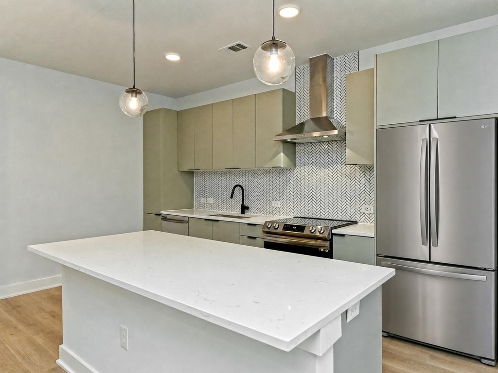 2500 Longview St - Photo 3