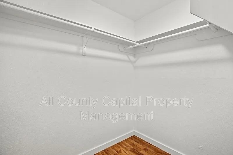 502 W 35th St - Photo 8
