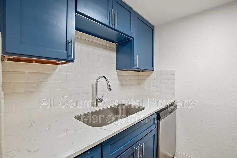 502 W 35th St - Photo 5