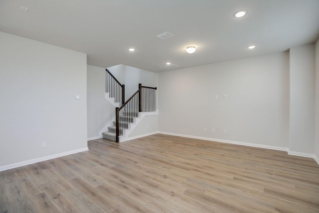125 Clemens Dr - Photo 2