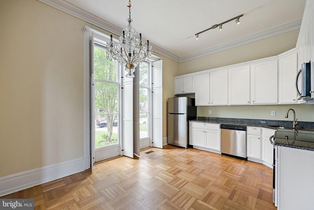 1401 Delaware Avenue - Photo 2