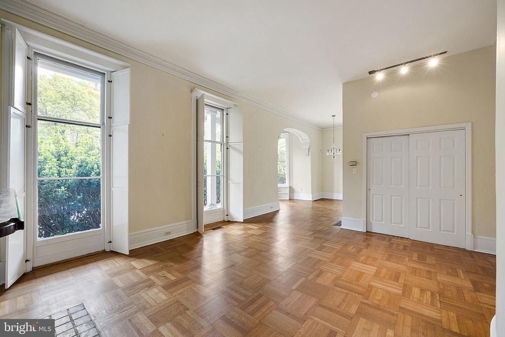 1401 Delaware Avenue - Photo 3