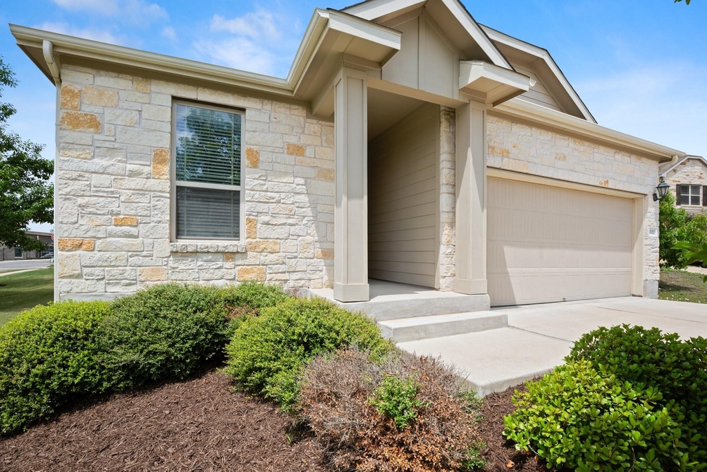 10012 Epic Knoll Dr - Photo 0