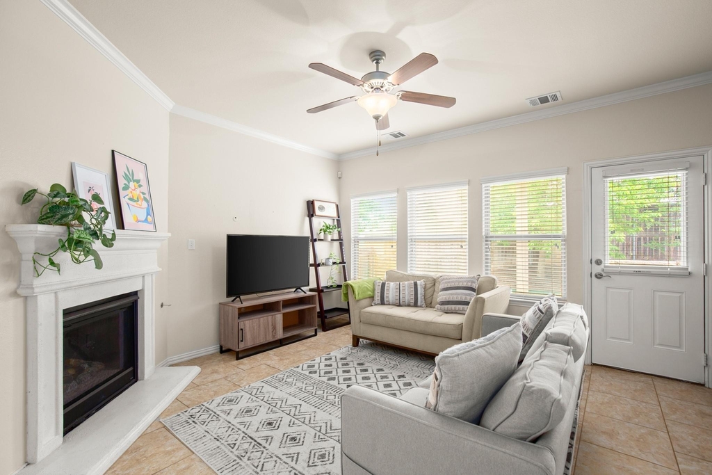 10012 Epic Knoll Dr - Photo 4