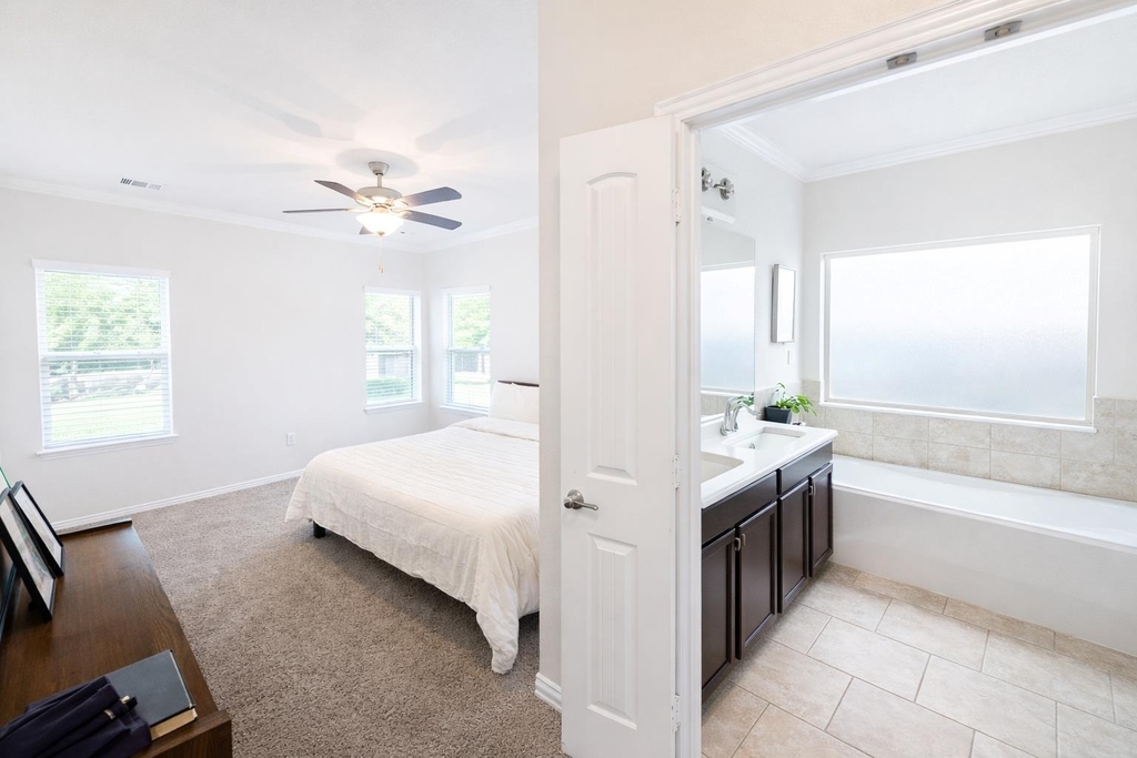 10012 Epic Knoll Dr - Photo 14
