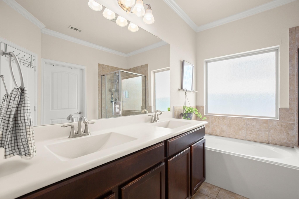 10012 Epic Knoll Dr - Photo 17