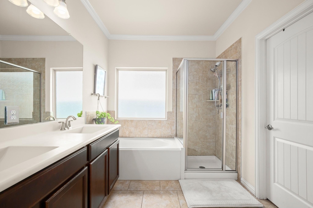 10012 Epic Knoll Dr - Photo 16