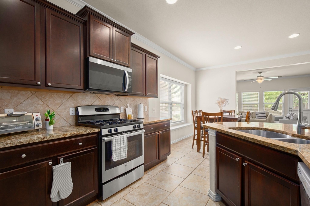 10012 Epic Knoll Dr - Photo 13