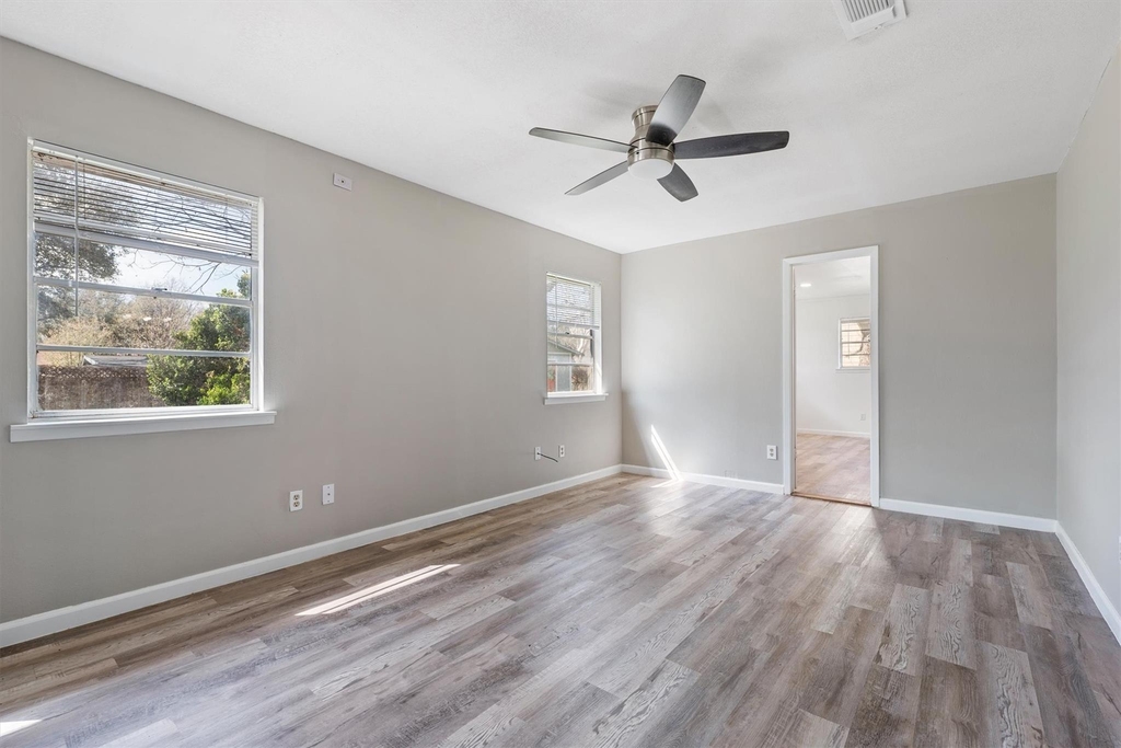 1106 Hackberry Dr - Photo 10